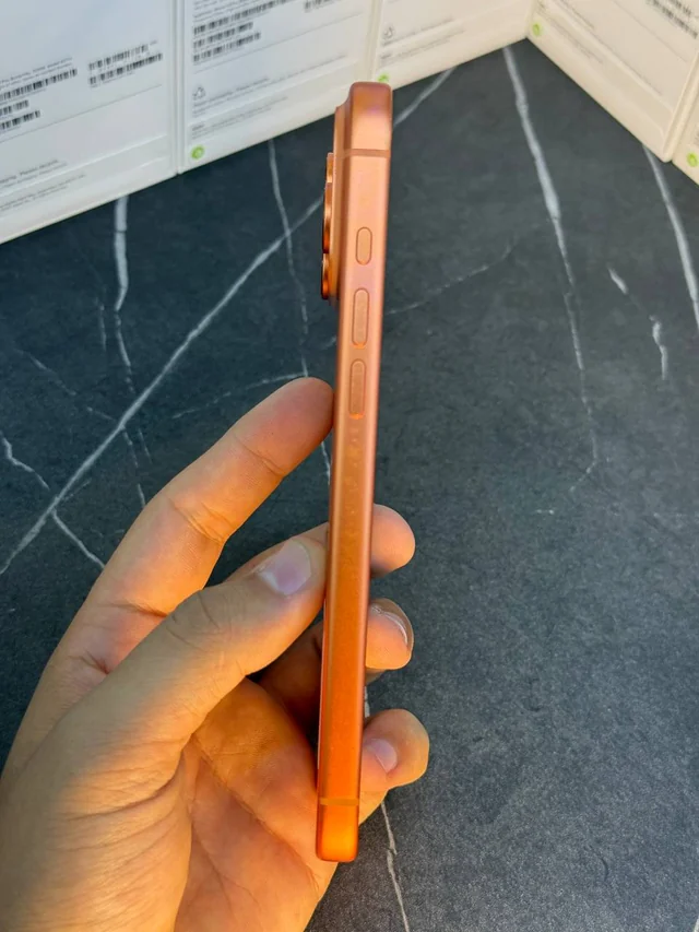 iPhone 17 Pro Max, Оранжевый