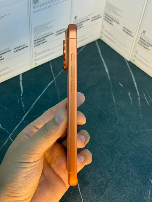 iPhone 17 Pro Max, Оранжевый