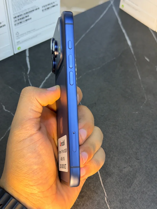 iPhone 17 Pro, Синий